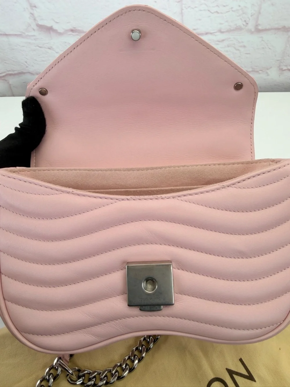 Louis Vuitton New Wave Calfskin Chain MM Smoothie Pink